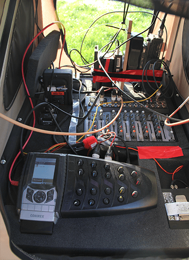 Q-Music makes a radio broadcast from a tandem bike