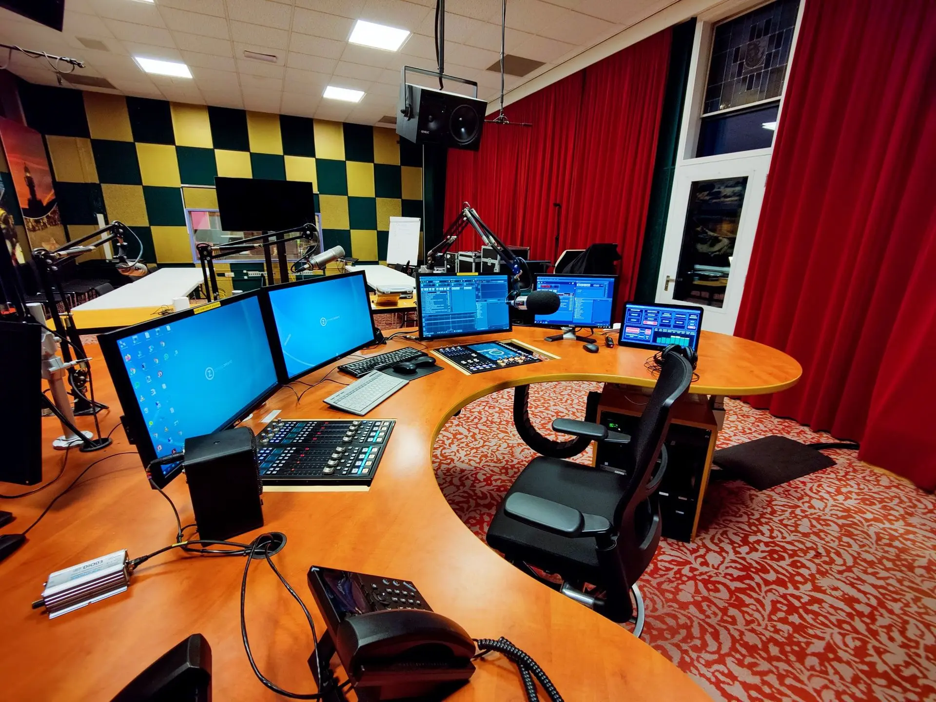 Overview radiostudio Omroep Zeeland